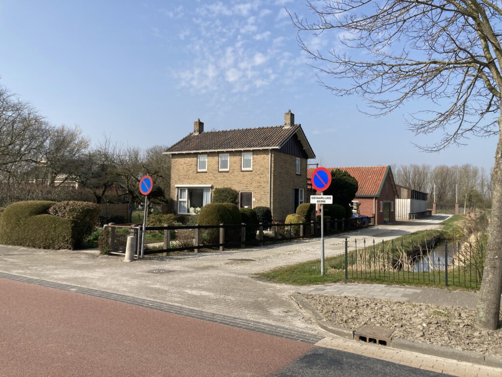 Woning met schuren te Menaam Woning met schuren te Menaam